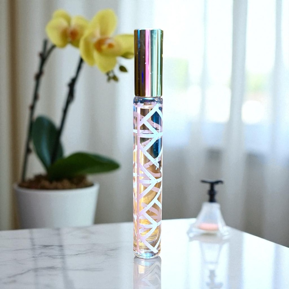 ⚫️ Tory Burch Jolie Fleur Rose Fragrance Rollerball .20 fl oz - Picture 3 of 4